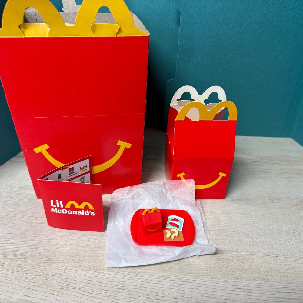 #18 Lil' McDonalds Miniature- Tray With Happy Meal and Apple Slices